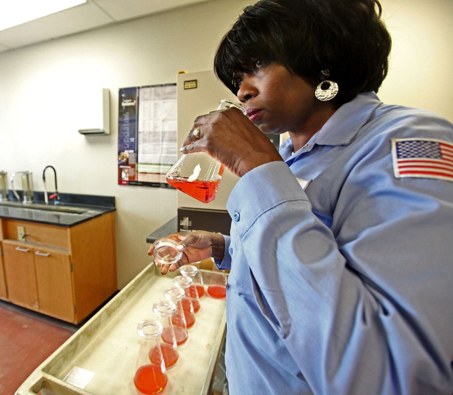 The sniff test Charleston Water System volunteers use their noses to detect dirt-tasting algae